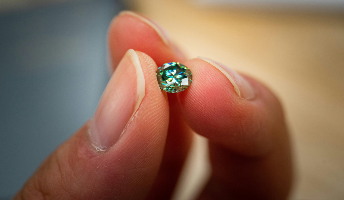 what type of stone looks like a diamond